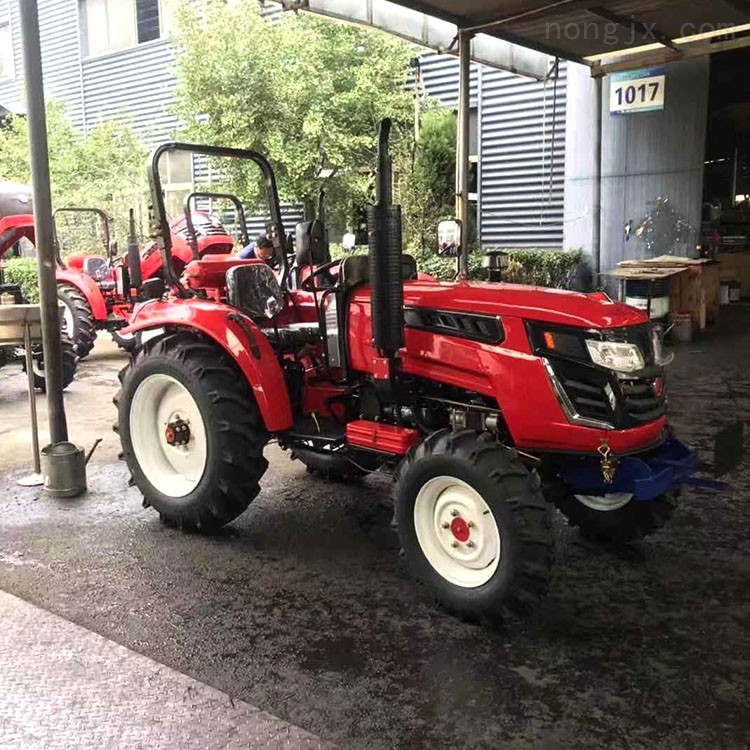 大馬力農(nóng)田耕地四輪拖拉機(jī)