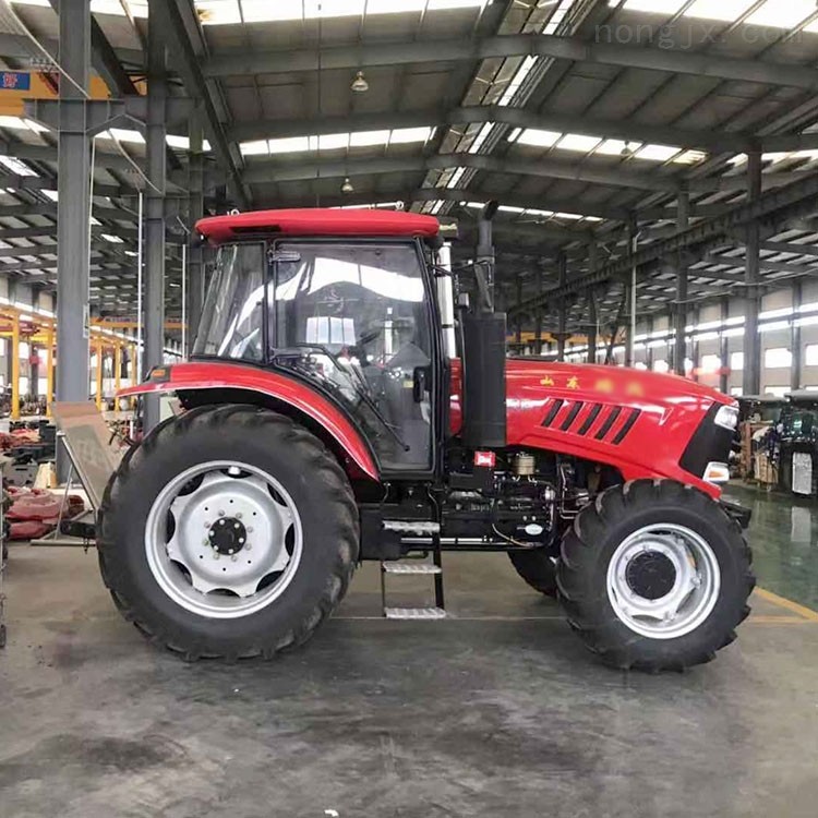 大馬力農(nóng)田耕地四輪拖拉機(jī)