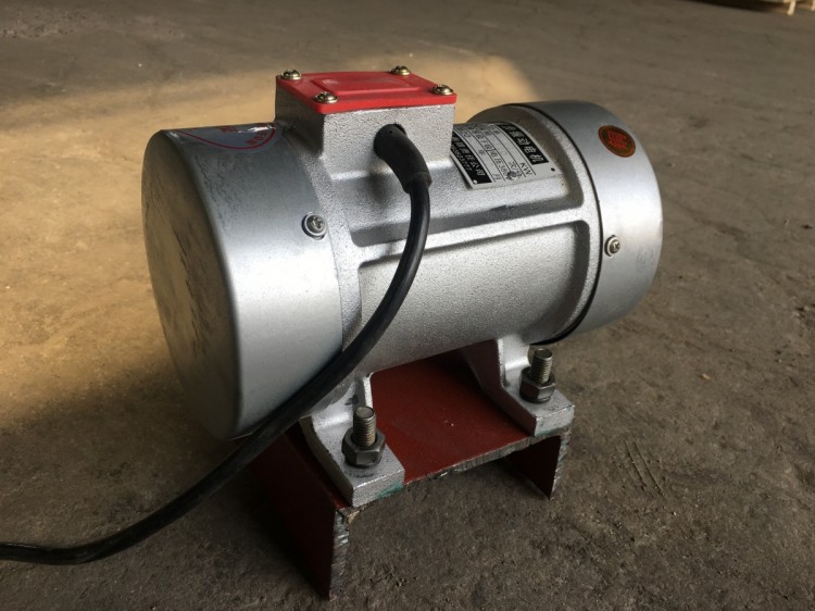 平板振動(dòng)器機(jī)殼帶電漏電的解決方法！