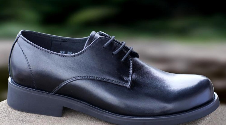 如何選擇行政鞋？行政鞋如何注意靜電？